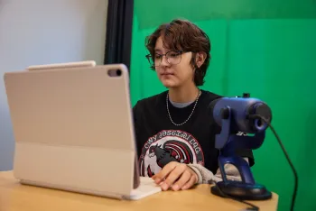 iPad a Mac pomáhají chránit čerokézštinu: Apple podporuje výuku jazyka, kultury i dovedností