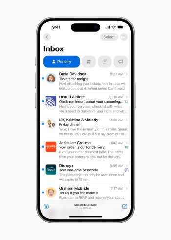 Aplikace Mail přináší nové způsoby správy doručené pošty s kategorizací, která zahrnuje kategorie Primární, Transakce, Aktualizace a Akce.