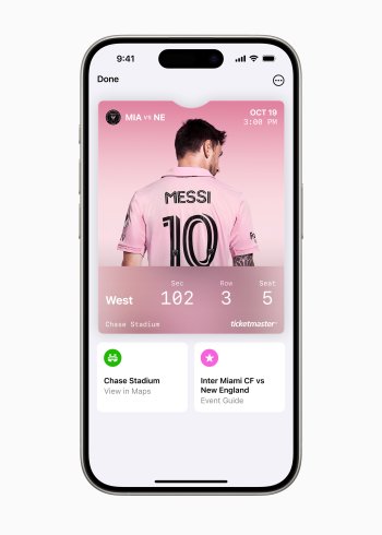 Vstupenky v Apple Wallet přinášejí fanouškům bohatší zážitky včetně podrobností o stadionu, doporučených playlistů Apple Music a dalších informací.