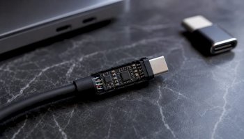 E-Marker čip v USB-C kabelu: k čemu slouží a kdy je nutný