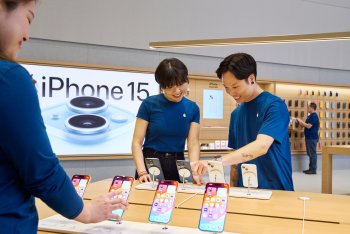 Členové týmu Apple jsou připraveni pomoci zákazníkům s nákupem nového zařízení a poskytnout jim individuální nastavení a podporu.