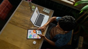 Apple posouvá vývoj aplikací: Xcode 27, agentní kódování a nové AI frameworky