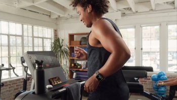 Apple Fitness+ bude na podzim k dispozici všem uživatelům iPhonu ve 21 zemích