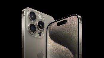 iPhone 15 Pro a iPhone 15 Pro Max představují to nejlepší z inovací Apple, mají pevnou a lehkou titanovou konstrukci, nové tlačítko Action, výkonný vylepšený fotoaparát a A17 Pro.