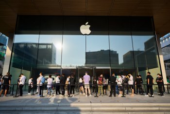 Novinky od Apple dorazily prvním zákazníkům