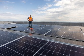 Apple v roce 2025 výrazně posunul ekologické cíle: 30 % recyklovaných materiálů, konec plastů