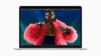 MacBook Air s M3 má úžasný Liquid Retina displej, takže fotky a filmy vypadají neuvěřitelně živě.
