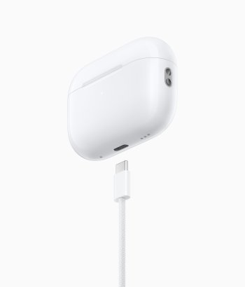 Aktualizovaná sluchátka AirPods Pro (2. generace) přinášejí nabíjení přes USB-C, zvýšenou odolnost proti prachu a bezztrátový zvuk s technologií Apple Vision Pro.