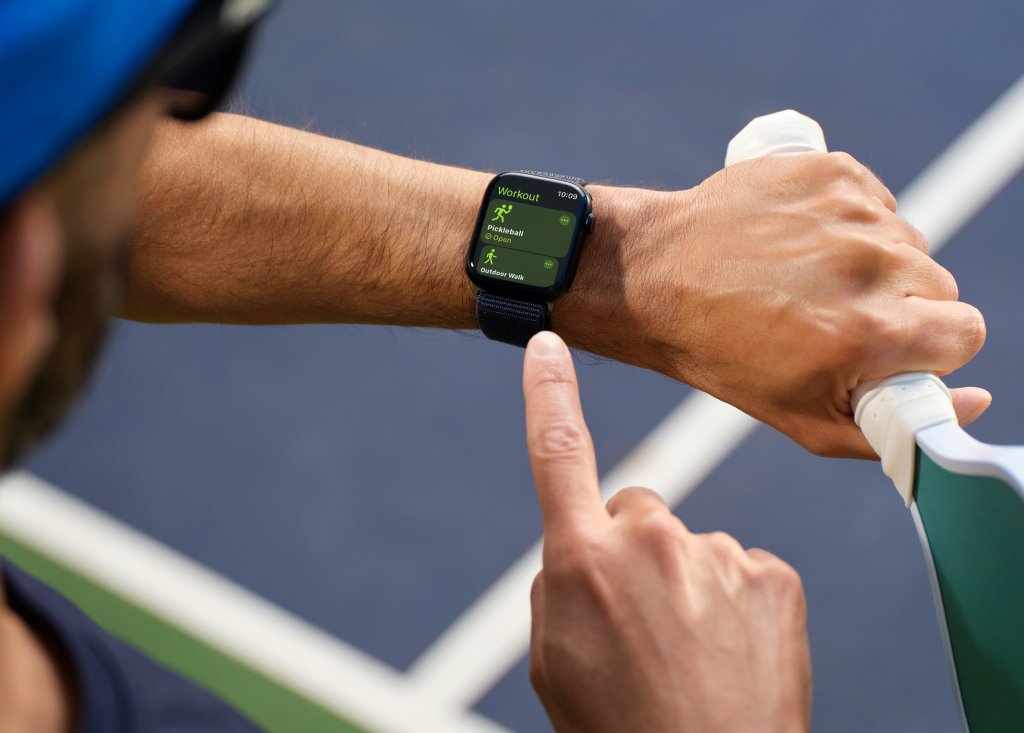 Uživatel&eacute; Apple Watch mohou sledovat sv&eacute; tr&eacute;ninky pickleballu v aplikaci Workout.