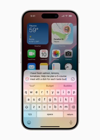 Pokud k tomu uživatel udělí svolení, může Siri využít rozsáhlé znalosti ChatGPT a nabídnout odpověď přímo.