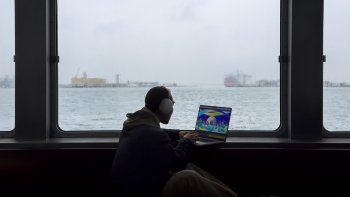 Nová řada MacBooků Pro nabízí neuvěřitelný výkon, skvělý displej Liquid Retina XDR, širokou škálu možností připojení a až 22hodinovou výdrž baterie pro dokonalou přenosnost.