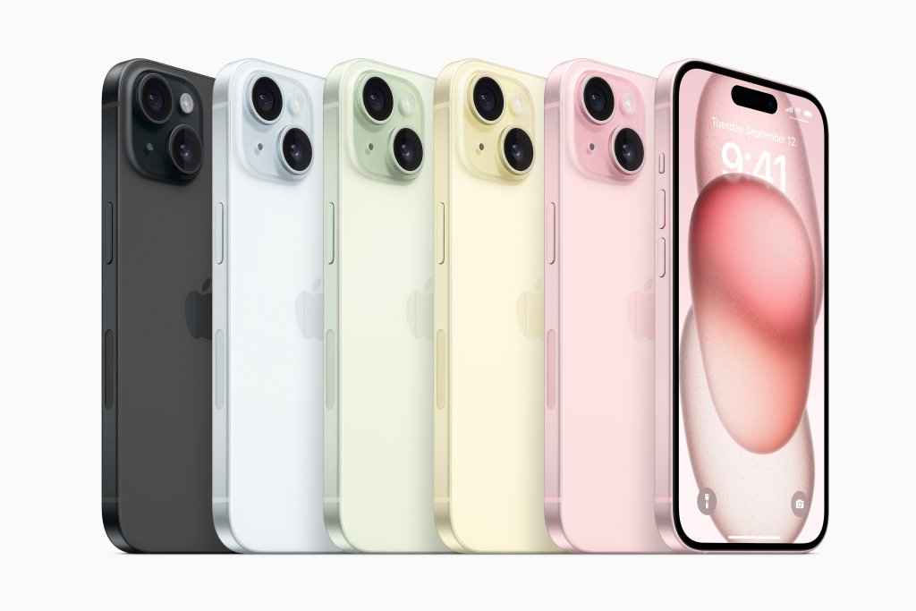 iPhone 15 a iPhone 15 Plus budou k dispozici v pěti úžasných nových barvách: černé, modré, zelené, žluté a růžové. iPhone 15 a iPhone 15 Plus budou k dispozici v pěti úžasných nových barvách: černé, modré, zelené, žluté a růžové.