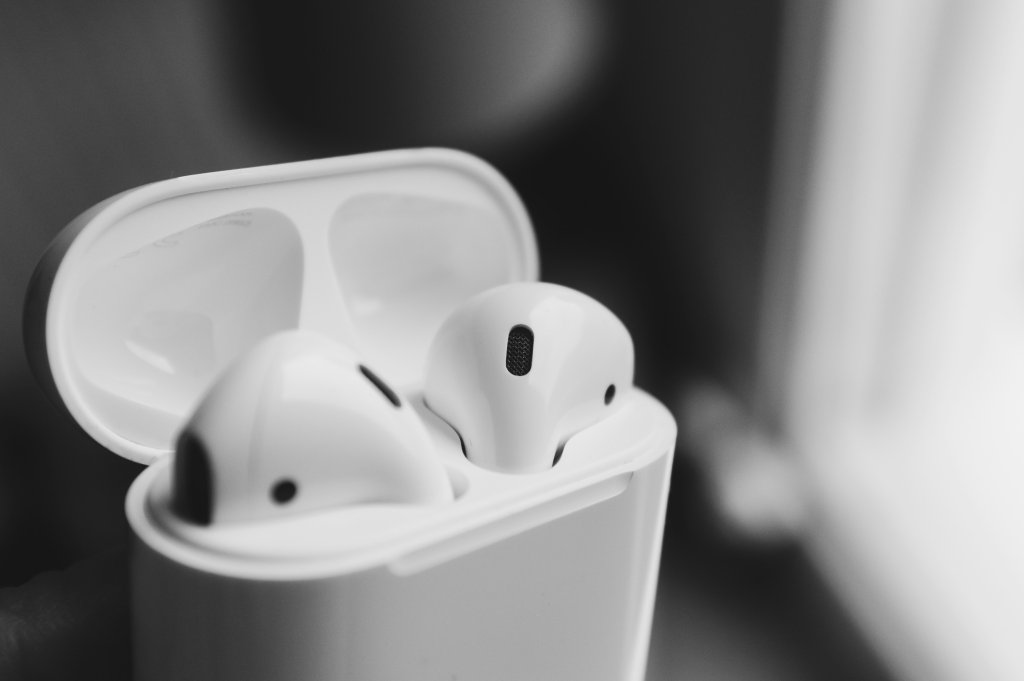 Máte problémy s připojením AirPods? Objevte 10 rychlých řešení, jak vyřešit problémy s připojením, včetně restartu, resetování AirPods, aktualizace softwaru a dalších tipů pro spolehlivou funkčnost AirPods. Máte problémy s připojením AirPods? Objevte 10 rychlých řešení, jak vyřešit problémy s připojením, včetně restartu, resetování AirPods, aktualizace softwaru a dalších tipů pro spolehlivou funkčnost AirPods.