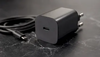 Certifikovaná USB nabíječka s kvalitním nabíjecím kabelem