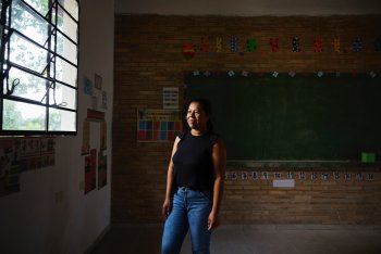 Pedagožka Sara Mariotti Casiano doufá, že v místní škole v Palomitě I rozšíří své tradiční učební osnovy z aritmetiky a čtení na výuku historie obyvatel a kultury Palomity I.
