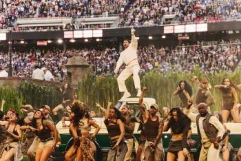 Bad Bunny na Super Bowlu 60: Apple Music hlásí rekordní skok poslechů i nejsledovanější tiskovku
