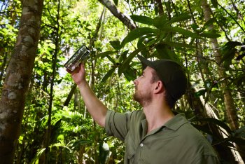 Společnost Symbiosis spolupracuje se společností Space Intelligence na měření množství uhlíku uloženého v lese, zaznamenává související údaje, jako jsou druhy stromů, a ukládá data pro další analýzu a budoucí plánování.