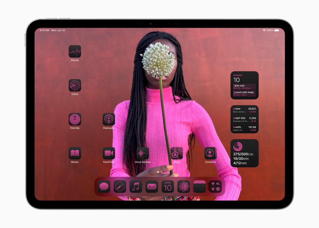 iPadOS 18 přináší zcela nové způsoby přizpůsobení domovské obrazovky, které uživatelům umožňují vytvořit si ideální rozvržení. iPadOS 18 přináší zcela nové způsoby přizpůsobení domovské obrazovky, které uživatelům umožňují vytvořit si ideální rozvržení.