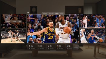 S aplikací NBA na Apple Vision Pro mohou basketbaloví fanoušci současně streamovat až pět zápasů živě nebo na vyžádání a snadno měnit jejich pořadí v rámci svého prostoru.
