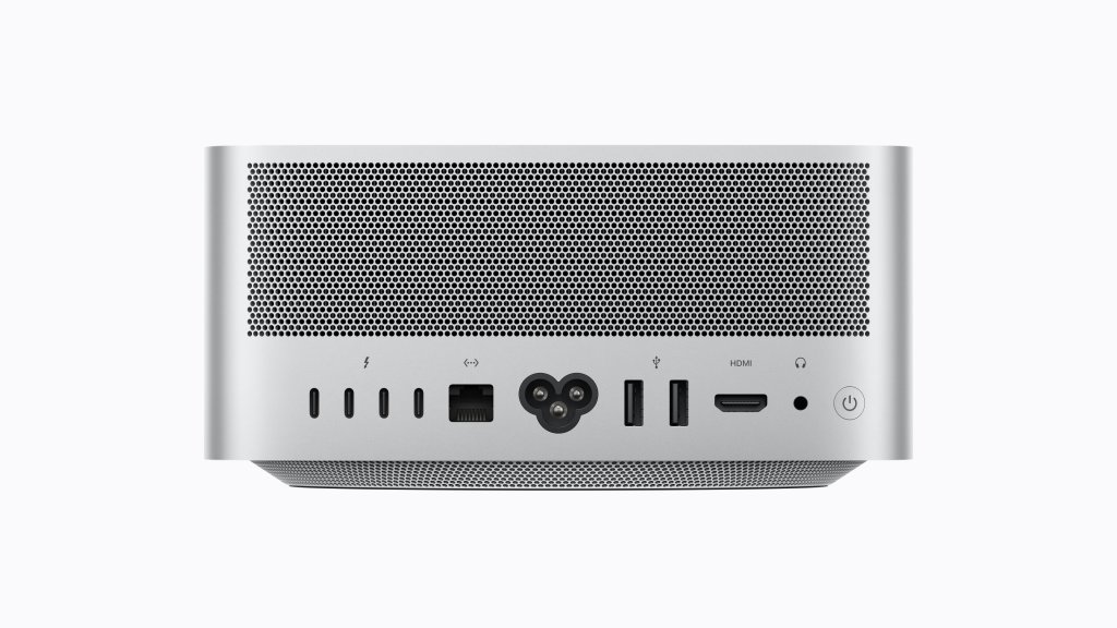 Zadn&iacute; strana nov&eacute;ho Macu Studio s profesion&aacute;ln&iacute; nab&iacute;dkou Thunderbolt, Ethernet, USB, HDMI a audio portů
