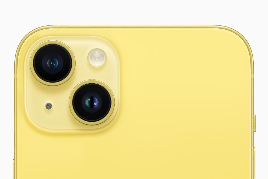 Díky 12MP hlavnímu fotoaparátu profesionální úrovně, ultraširokoúhlému fotoaparátu a nové přední kameře TrueDepth mají uživatelé pokročilý systém fotoaparátů přímo v kapse.