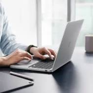 Spigen AirSkin MacBook Air 13" M2-M5 2023-2026