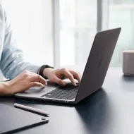 Spigen AirSkin MacBook Air 13" M2-M5 2023-2026