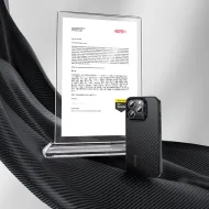 Detail tkané textury Kevlaru DuPont™ na pouzdru Benks 16 Pro
